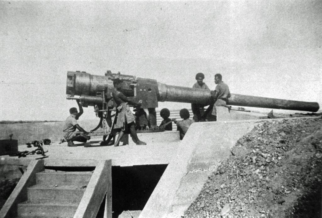 The Momi Guns a relic of WWII are one of the best Nadi, Denarau and Lautoka area attractions for military buffs